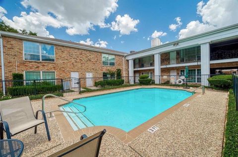 Photo of 5353 Richmond Avenue #4, Houston, TX 77056 (MLS # 3928392)