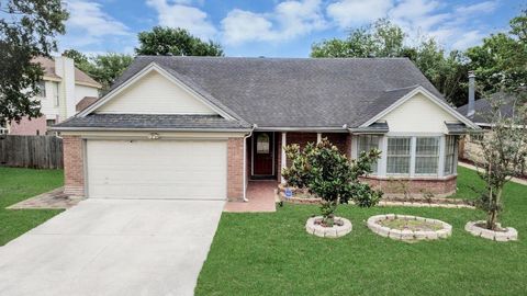 Photo of 4922 E Laureldale Drive, Houston, TX 77041 (MLS # 42975855)