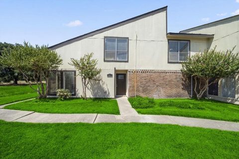 Photo of 7847 Green Lawn Drive #7847, Houston, TX 77088 (MLS # 85777854)