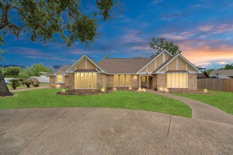 Photo of 2514 Loganberry Circle, Seabrook, TX 77586 (MLS # 10154084)