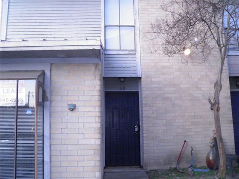 Townhouse For Sale - 11000 Kinghurst Street #115<br/> Houston, TX 77099