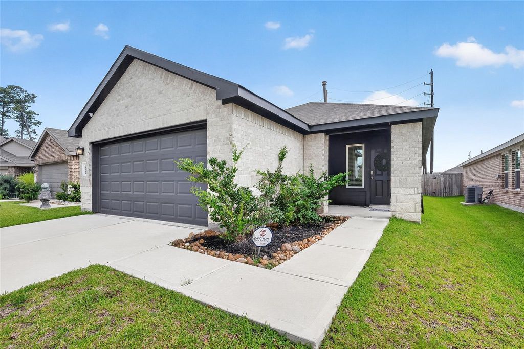 Photo of 24318 Pebble Crescent Lane, Spring, TX 77373 (MLS # 45770785)