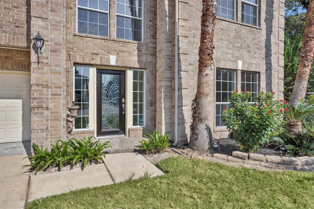 Photo of 2 Lulach Circle, Conroe, TX 77301 (MLS # 16032379)