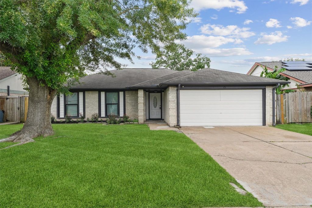 Photo of 10723 Mackenzie Drive, Houston, TX 77086 (MLS # 84525330)