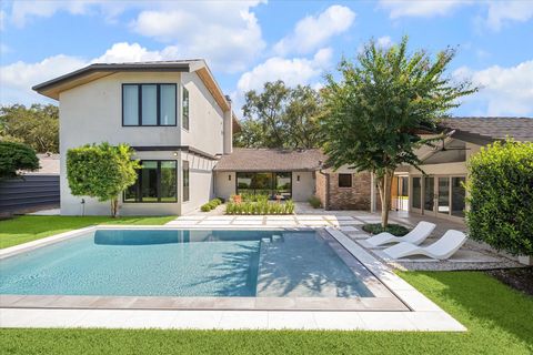 Photo of 5686 Bayou Glen Road, Houston, TX 77056 (MLS # 72984662) Photo of 5686 Bayou Glen Road, Houston, TX 77056 (MLS # 72984662)