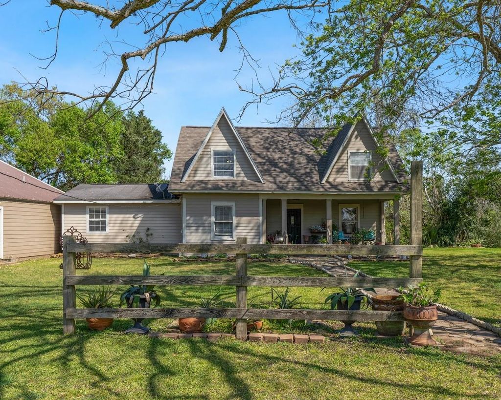 Photo of 3809 Fm 2853, Palacios, TX 77465 (MLS # 56149062)