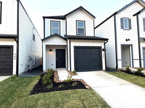 Photo of 942 Moon Drop Lane, Houston, TX 77090 (MLS # 49379639)