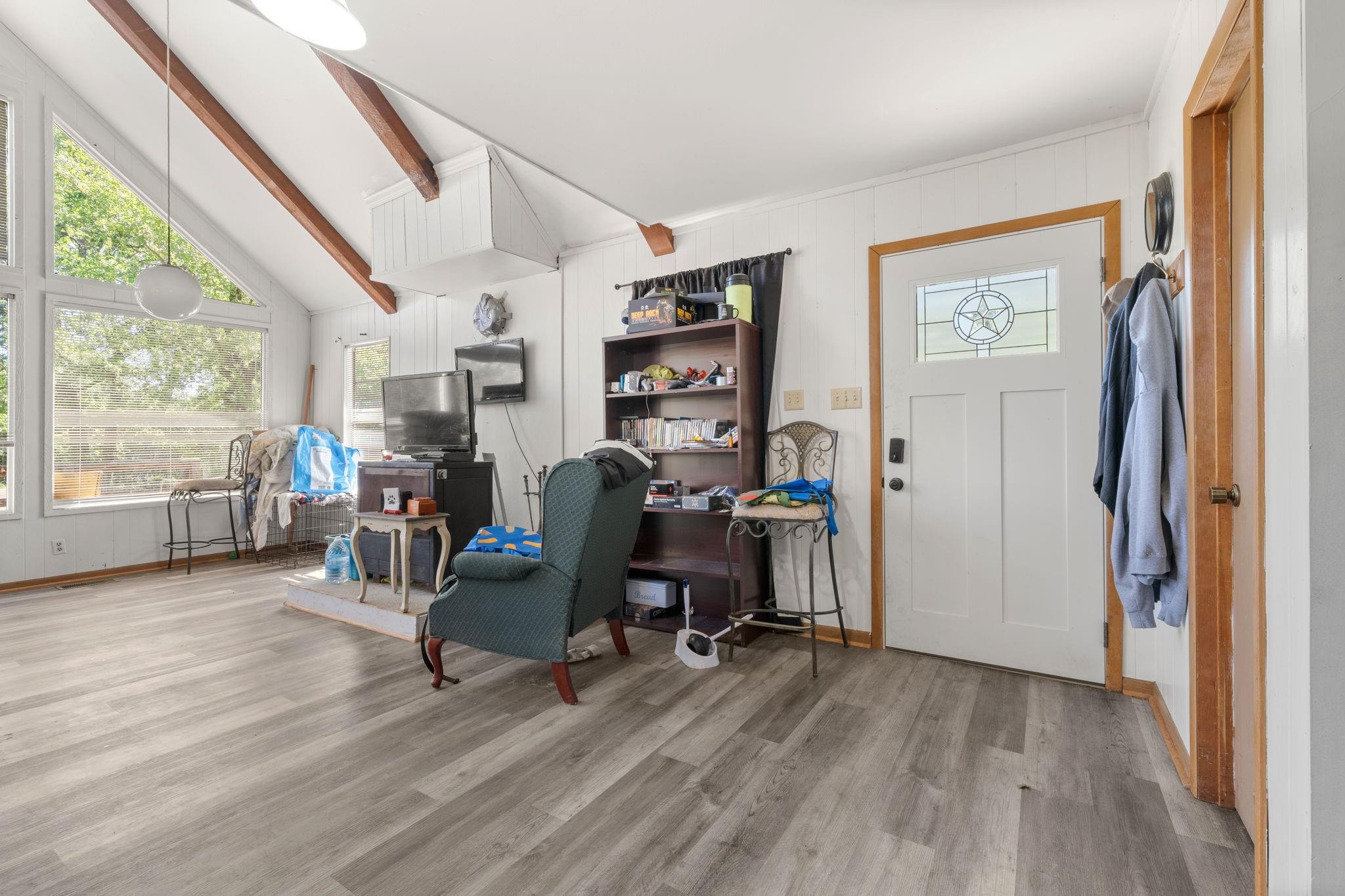 302 Lake Forest Circle