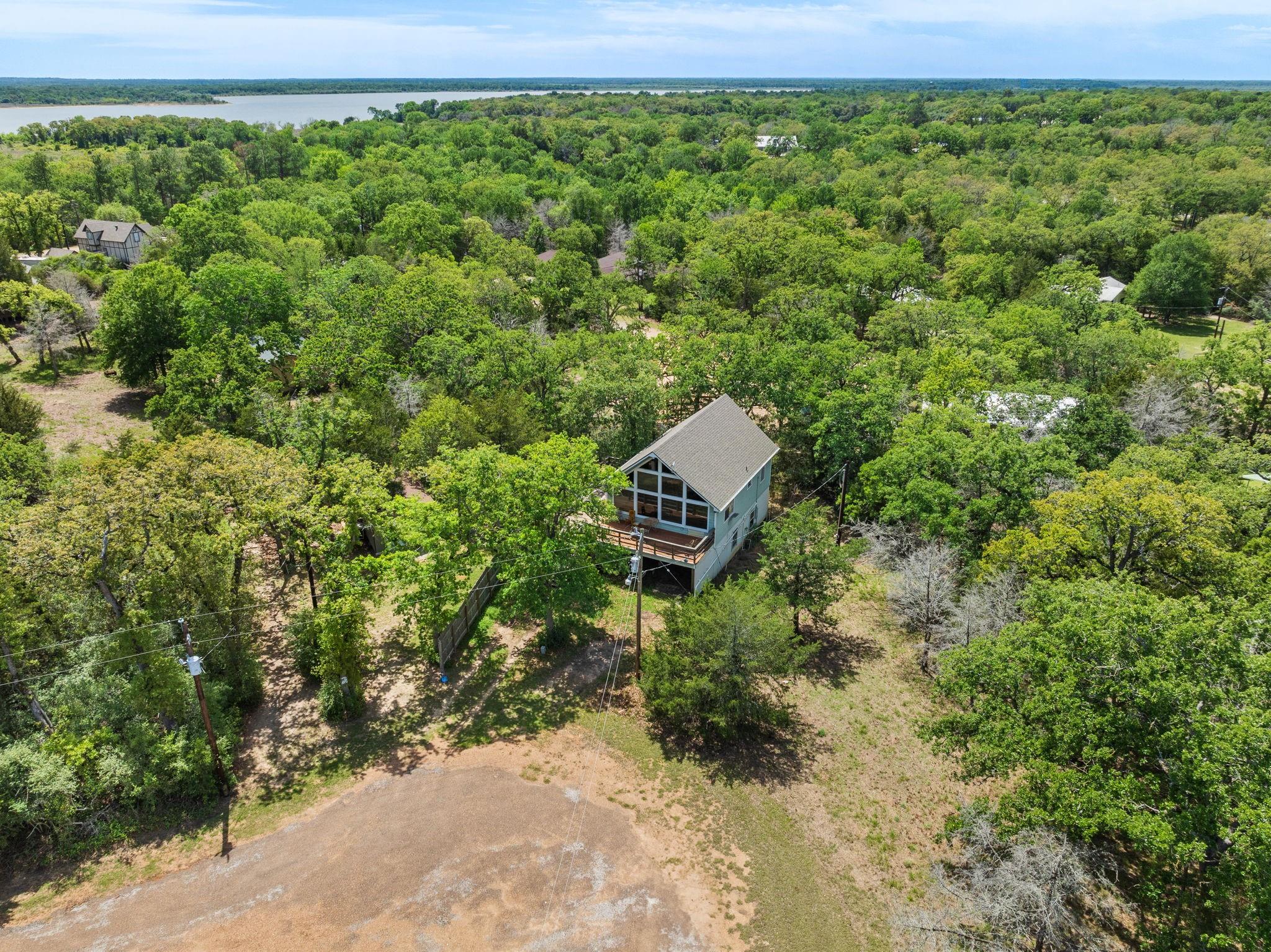 302 Lake Forest Circle