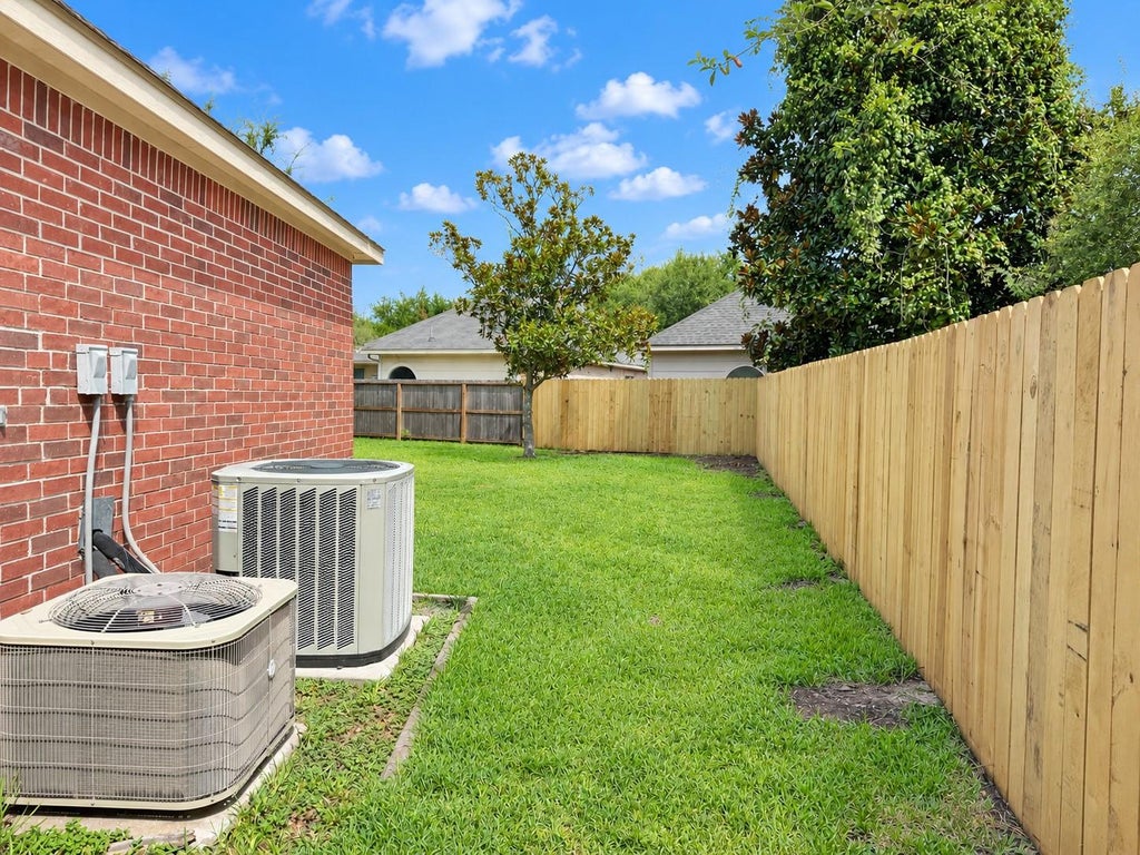 Photo of 206 Hartwood Court, Sugar Land, TX 77479 (MLS # 38283903)