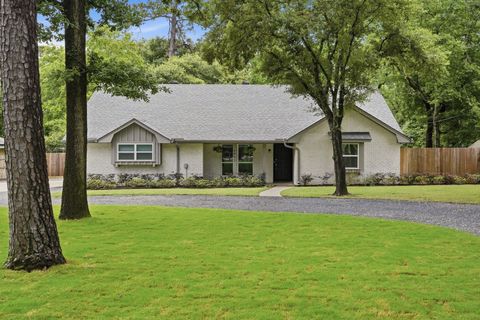 Homes For Sale - 4003 Mossy Oaks Road<br/> Spring, TX 77389
