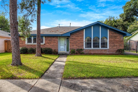 Photo of 13823 Overbrook Lane, Houston, TX 77077 (MLS # 38921057)