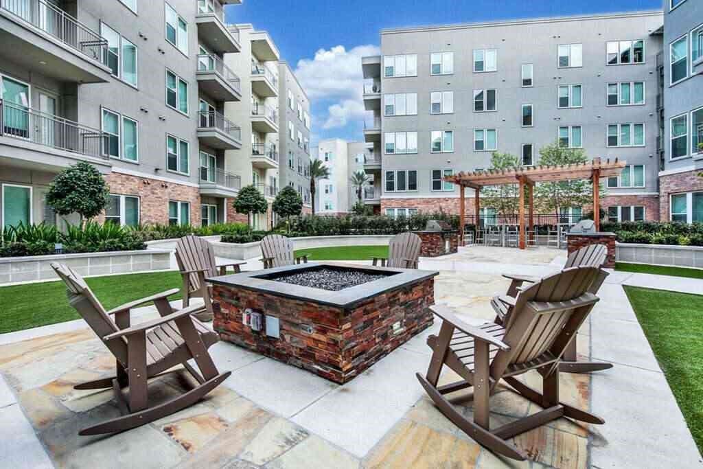 Photo of 150 W Sam Houston Parkway N #D2, Houston, TX 77024 (MLS # 79961298)