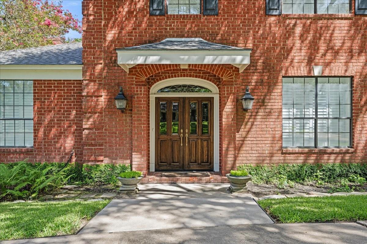 208 Rolling Hill Drive