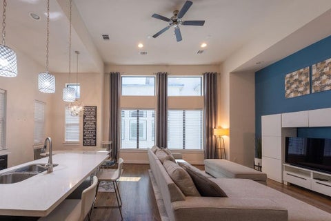 Townhouse For Sale - 94 N Hutcheson Street<br/> Houston, TX 77003