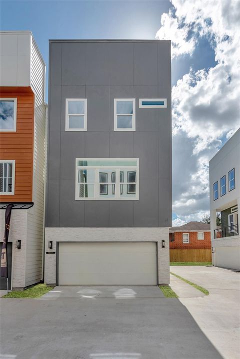 Photo of 1805 Emir Street St #E, Houston, TX 77009 (MLS # 7089143)