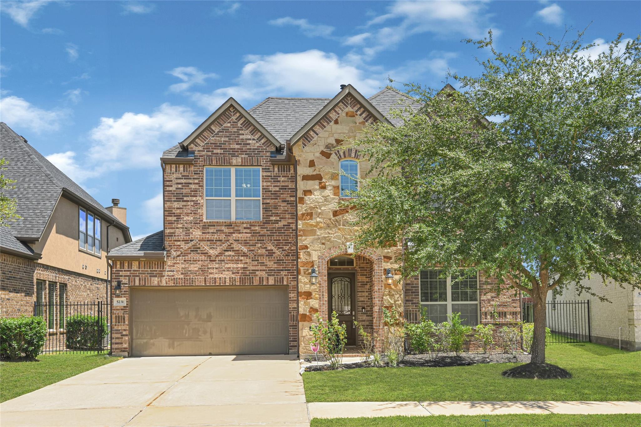 5231 Pickford Grove
