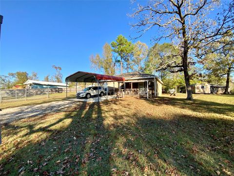 Photo of 934 N Fm 356, Onalaska, TX 77360 (MLS # 16525834)