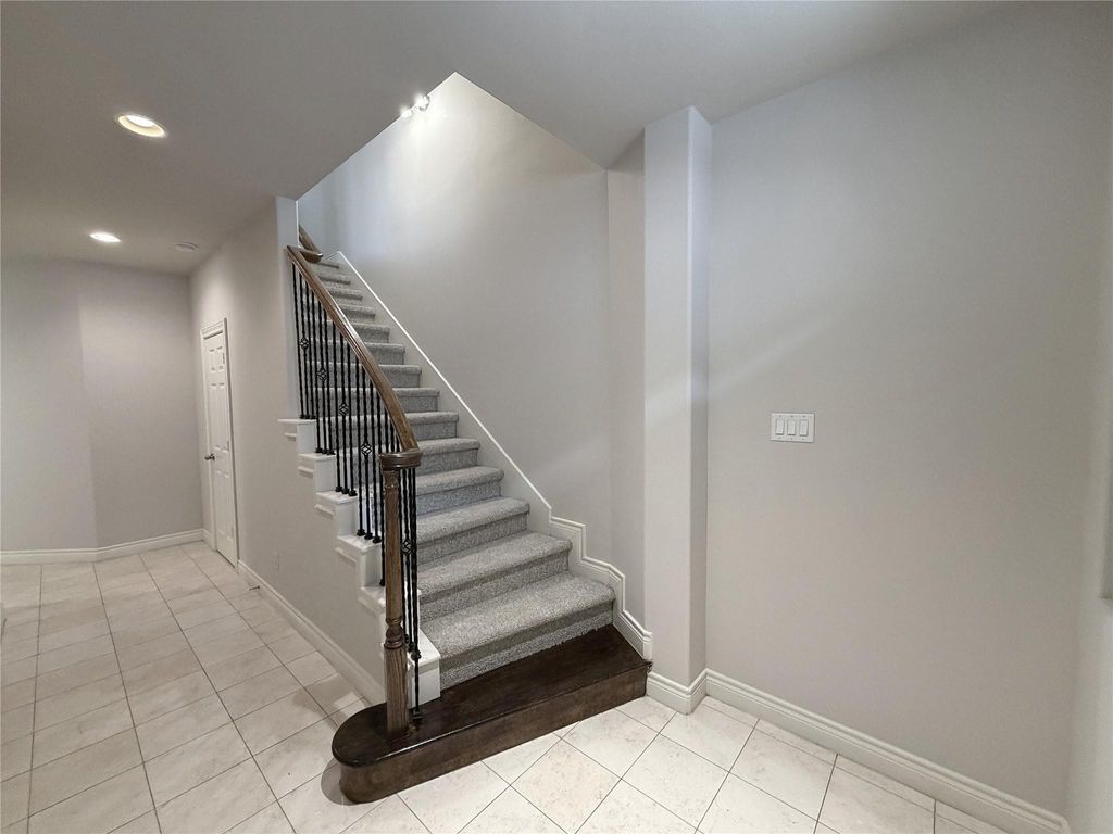 Photo of 2612 Edgefield Lakes Drive, Houston, TX 77054 (MLS # 93281018)