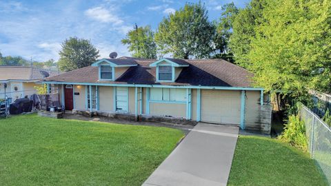Photo of 6122 Ridgeway Drive, Houston, TX 77033 (MLS # 62201701) Photo of 6122 Ridgeway Drive, Houston, TX 77033 (MLS # 62201701)