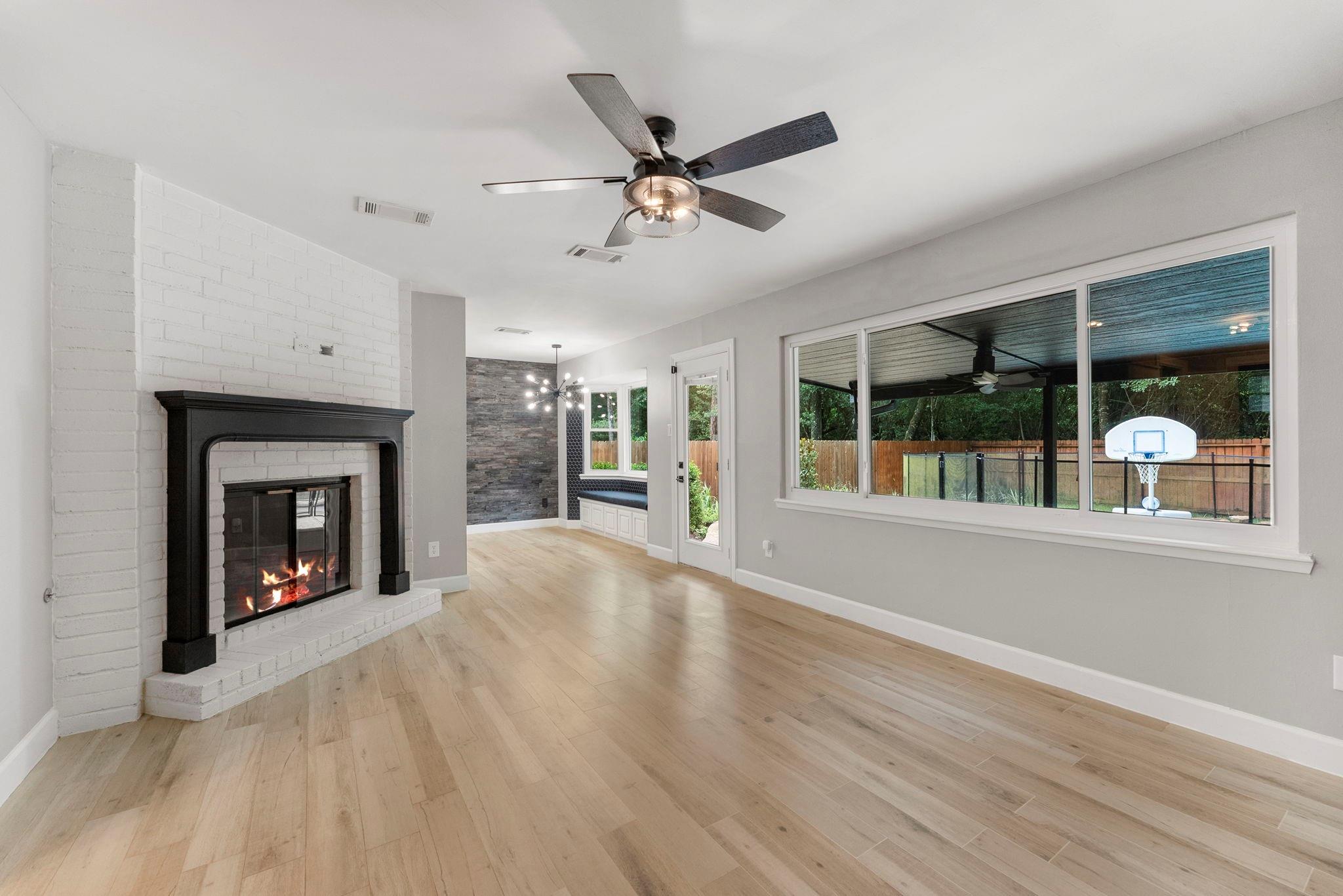 10 E White Willow Circle