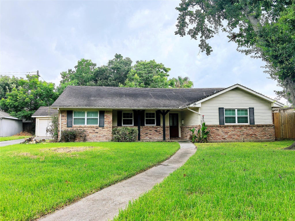 Photo of 5118 Lymbar Drive, Houston, TX 77096 (MLS # 68881893)