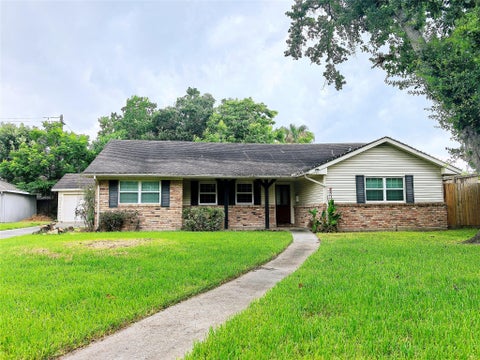 Photo of 5118 Lymbar Drive, Houston, TX 77096 (MLS # 68881893)