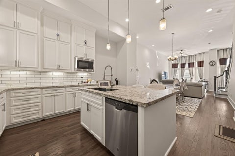 Condo For Rent - 2020 Mcgowen Street #O<br/> Houston, TX 77004
