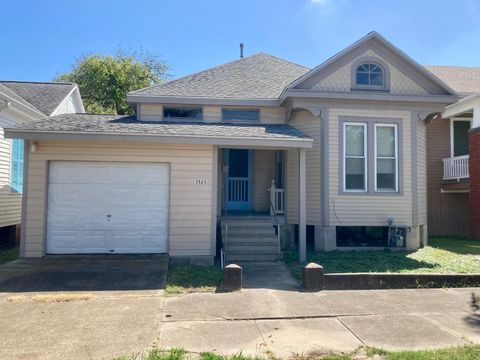 Photo of 3523 Ave L #Front, Galveston, TX 77550 (MLS # 33493222)