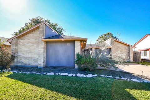 Photo of 2115 Barrington, Sugar Land, TX 77478 (MLS # 74100973)