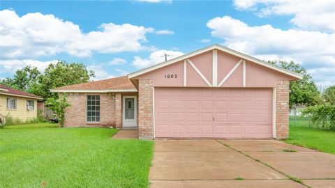 Photo of 1602 N Avenue N Ave, Freeport, TX 77541 (MLS # 86085114) Photo of 1602 N Avenue N Ave, Freeport, TX 77541 (MLS # 86085114)