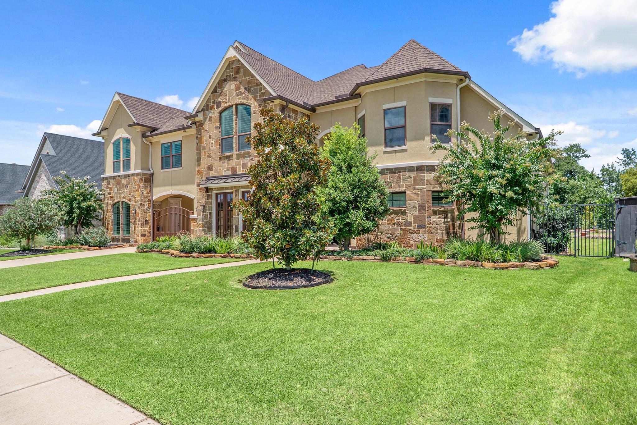 915 Windsor Woods Lane