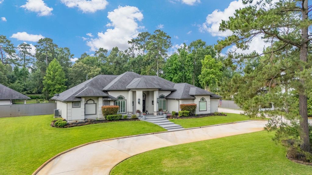 Photo of 11 Turtle Cove Court, Kingwood, TX 77346 (MLS # 88718117)