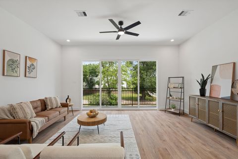 Photo of 826 Curtin Street #G, Houston, TX 77018 (MLS # 77203130)