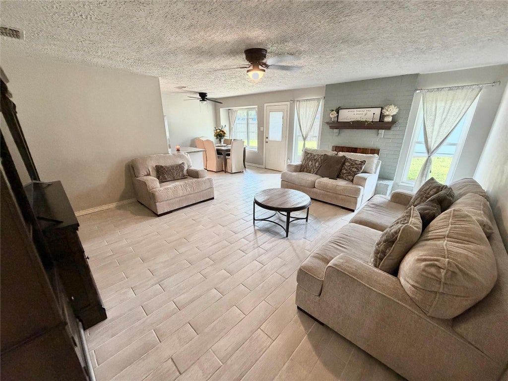 Photo of 10 Lobo Court, Angleton, TX 77515 (MLS # 50501709)