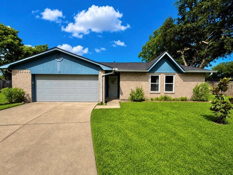 Photo of 10 Lobo Court, Angleton, TX 77515 (MLS # 50501709)