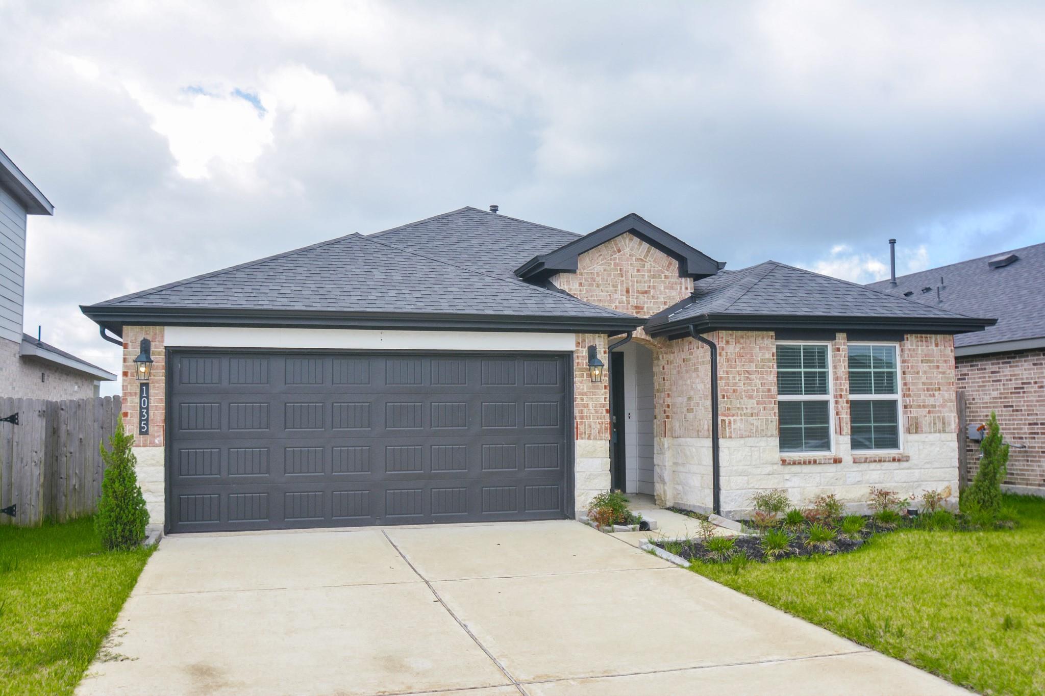 1035 Vista Pointe Drive