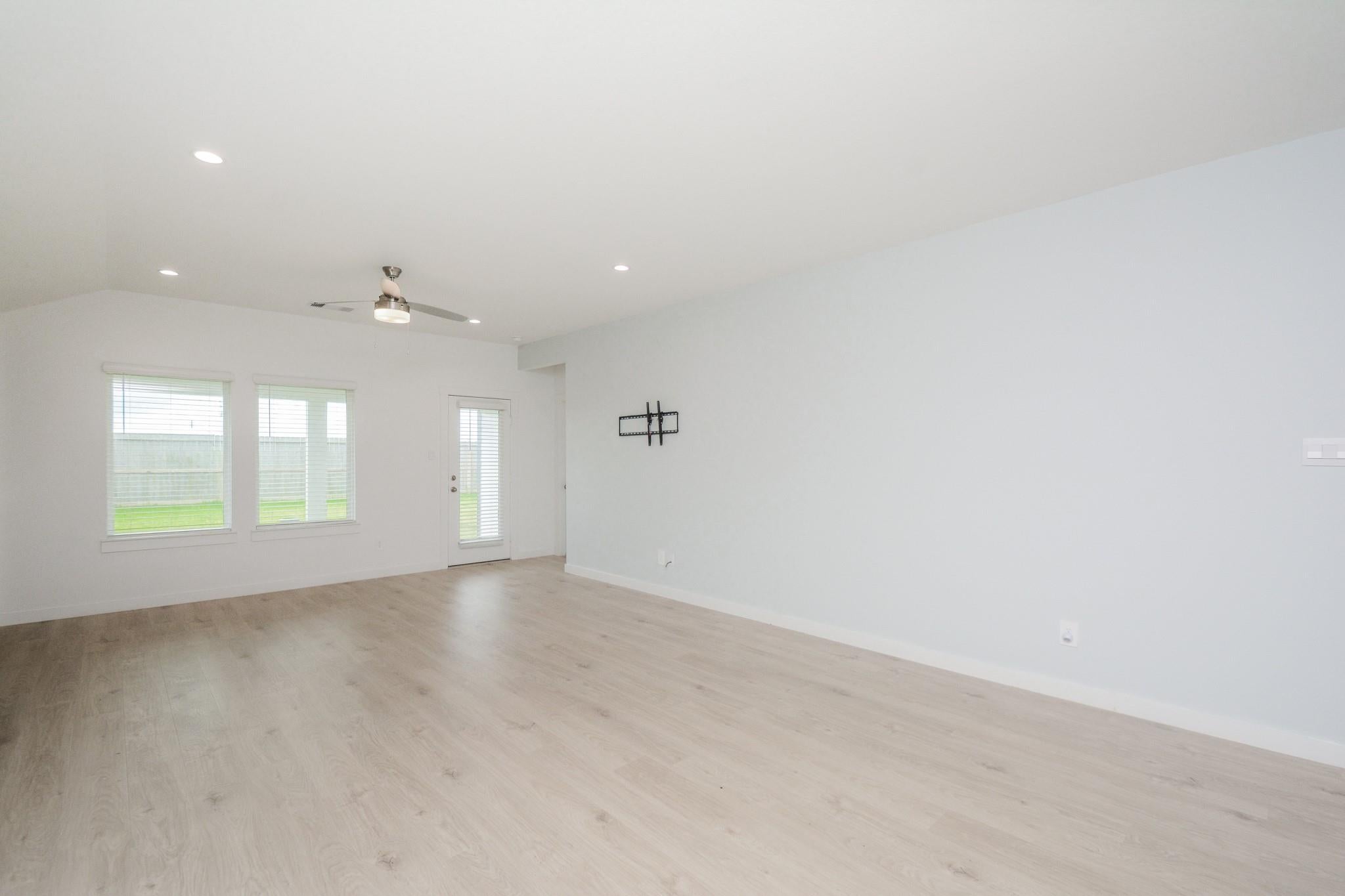 1035 Vista Pointe Drive