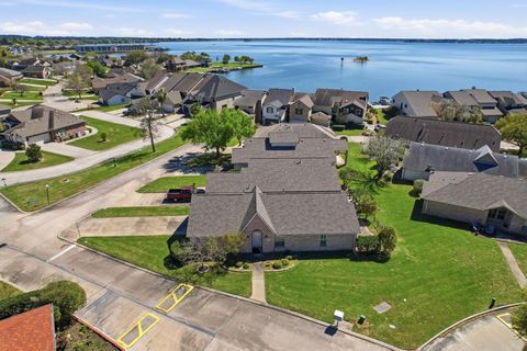 Homes For Sale - 11353 Windlass Lane<br/> Willis, TX 77318