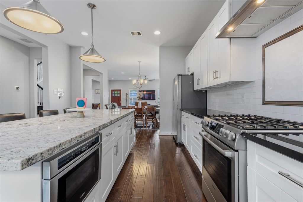 Photo of 704 Vincent Street, Houston, TX 77009 (MLS # 27567458)