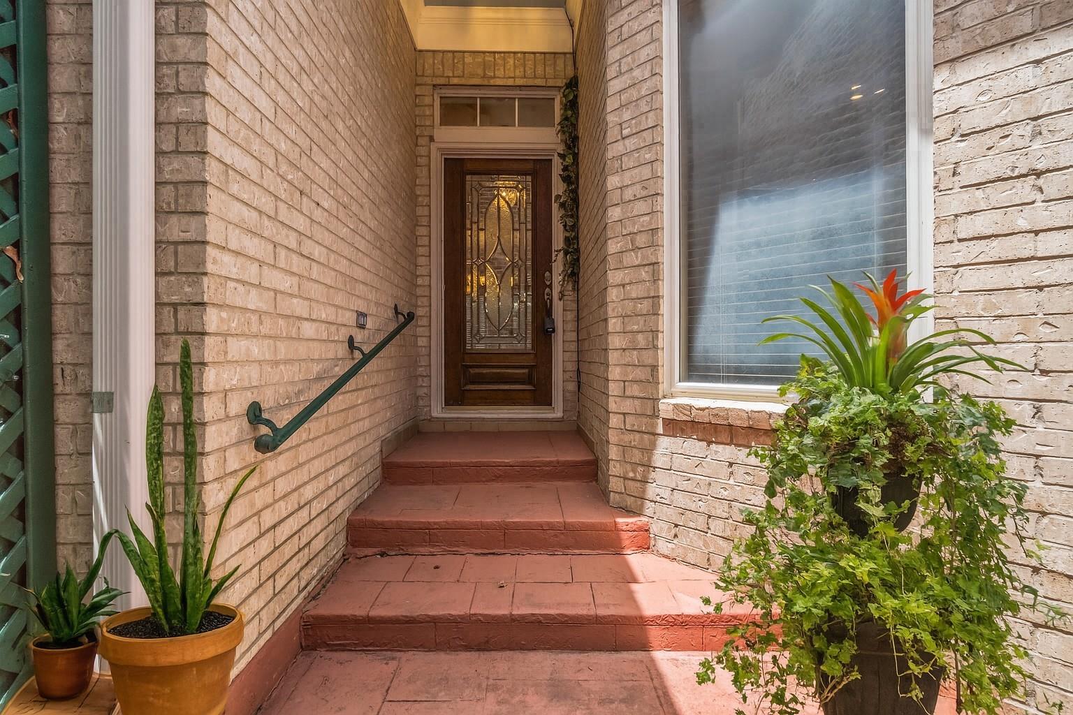 96 Winthrop Harbor Street S