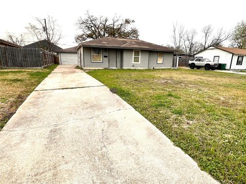 Photo of 1209 Glenn Avenue, Pasadena, TX 77506 (MLS # 10199337)
