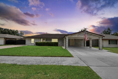 Photo of 10939 Timberoak Drive, Houston, TX 77043 (MLS # 41603311)