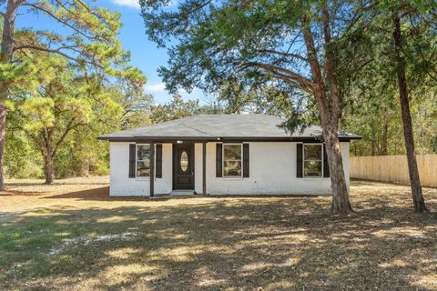 Photo of 13 Merlin Spur, Huntsville, TX 77320 (MLS # 48362301)