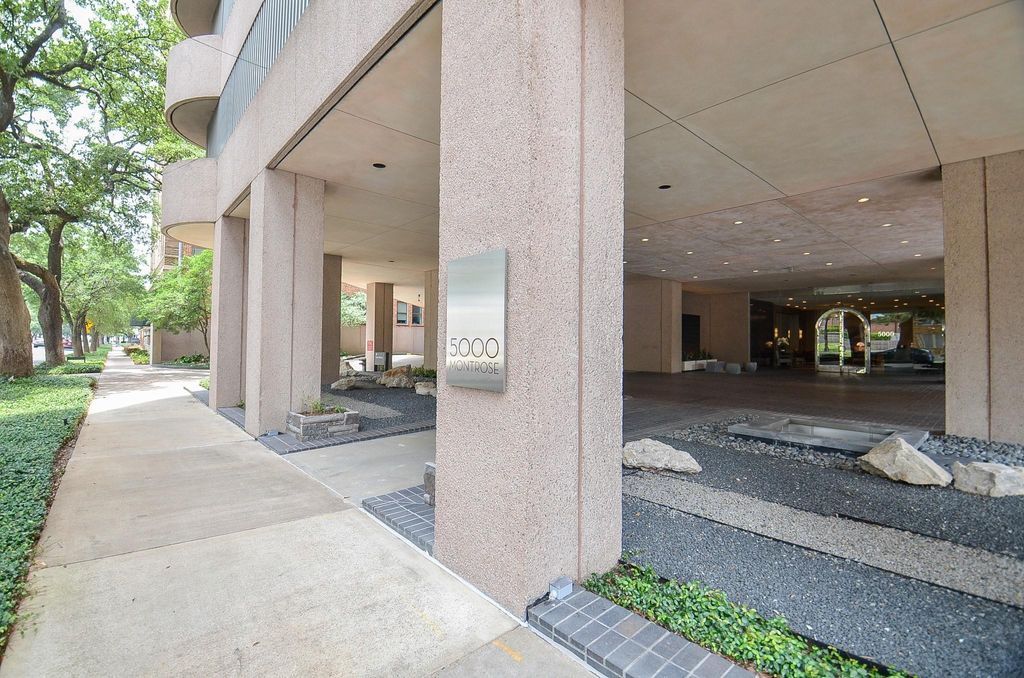 Photo of 5000 Montrose Boulevard #12B, Houston, TX 77006 (MLS # 72961034)