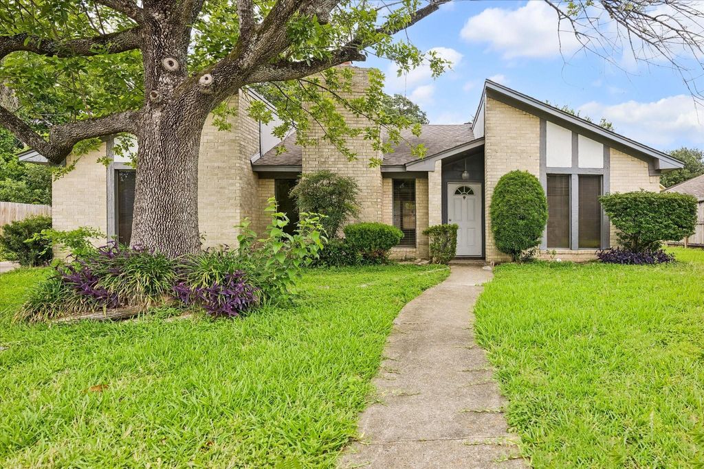 Photo of 8222 Bayou Forest Drive, Houston, TX 77088 (MLS # 52504585)
