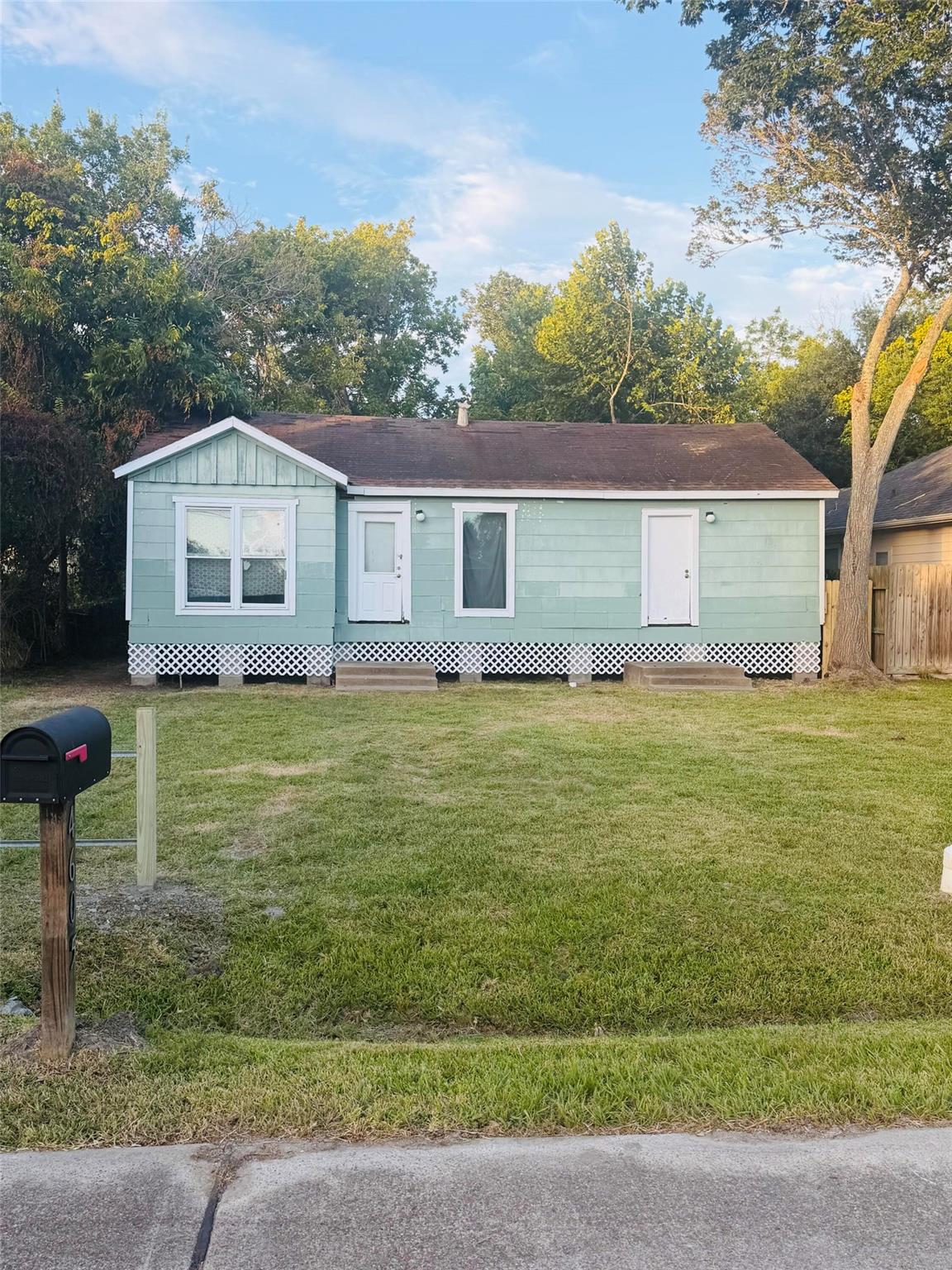 4605 Dakota Street