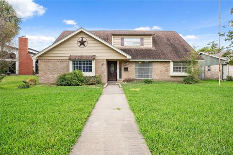 Photo of 1705 20th Avenue N, Texas City, TX 77590 (MLS # 82053835)