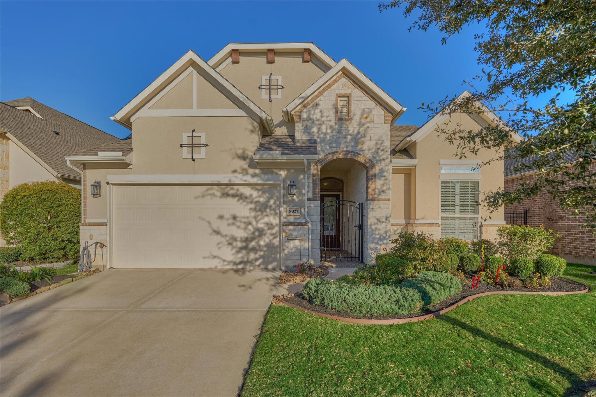 8827 Leaning Hollow Lane