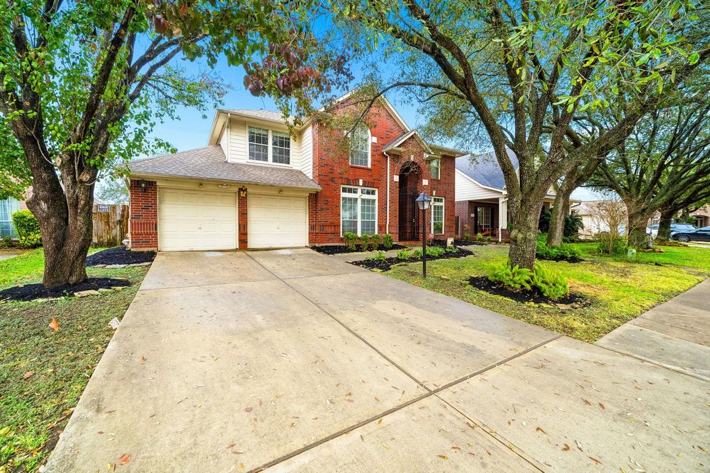 Photo of 12310 Shadow Island Drive, Houston, TX 77082 (MLS # 35031643)